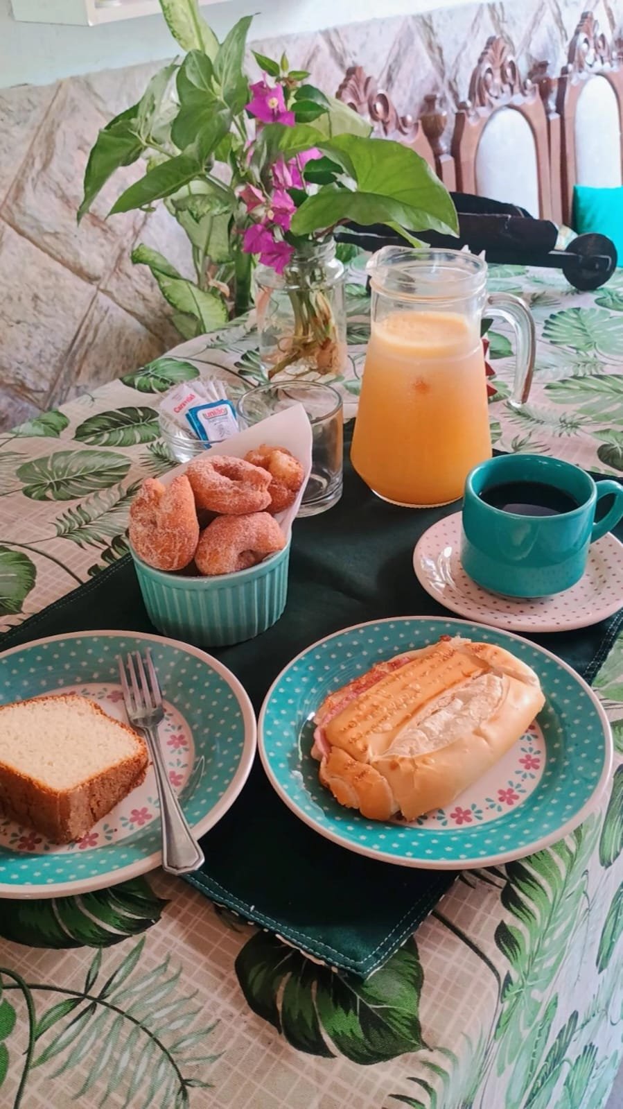 Café da manhã servido na pousada